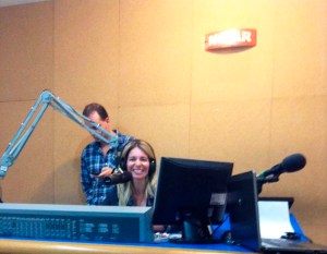 Locutora e jornalista Débora Lyra.