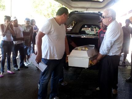 Corpo do menino Joaquim, chegando para o velório(Arquivo)