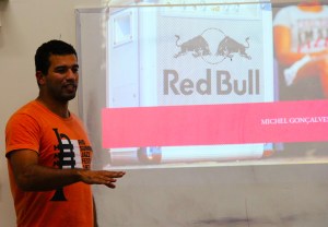 Michel ministrando oficina