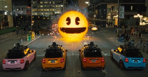 cena-do-filme-pixels-em-que-aliens-enviam-personagens-de-games-antigos-para-atacar-a-terra-1432064448952_956x500