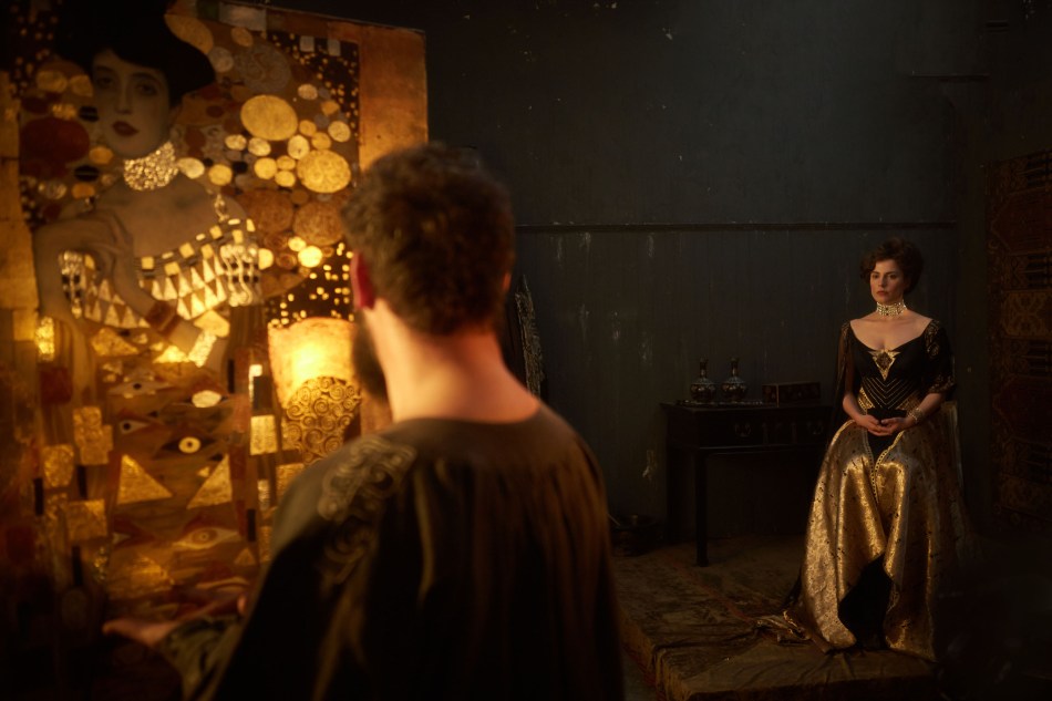 Moritz Bleibtreu and Antje Traue star in WOMAN IN GOLD