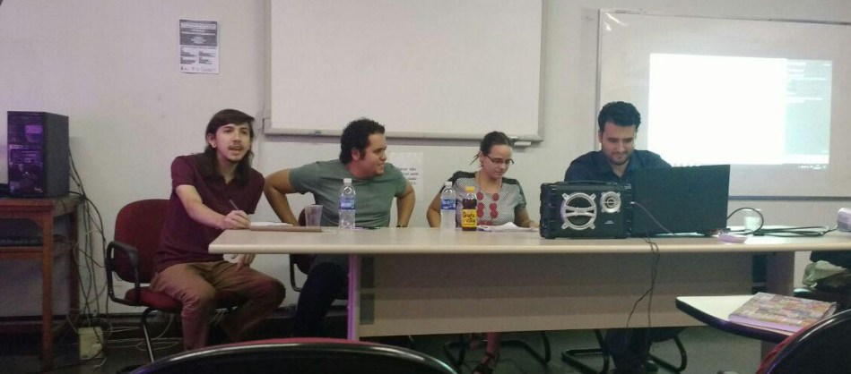 Mesa com membros do Núcleo de Estudos Rejane e prof Thiago Nicodemo.