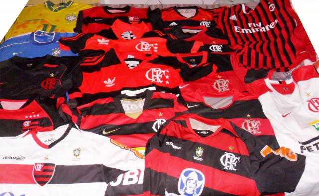 Coleção de camisas de time do Valdo. Foto: Zahyr Neto / Agência UVA