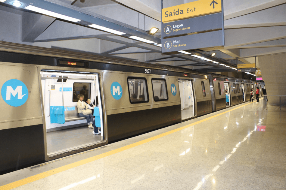 Linha 4 do metrô. Estação Antero de Quental, vazia em dia útil, às 7h30. Foto: Francisco V. Santos / AgênciaUVA