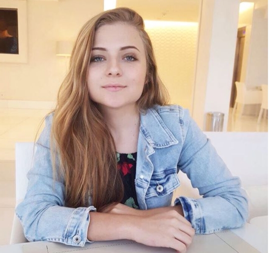 Júlia Maggessi, atriz e estudante de publicidade - Foto de Arquivo Pessoal