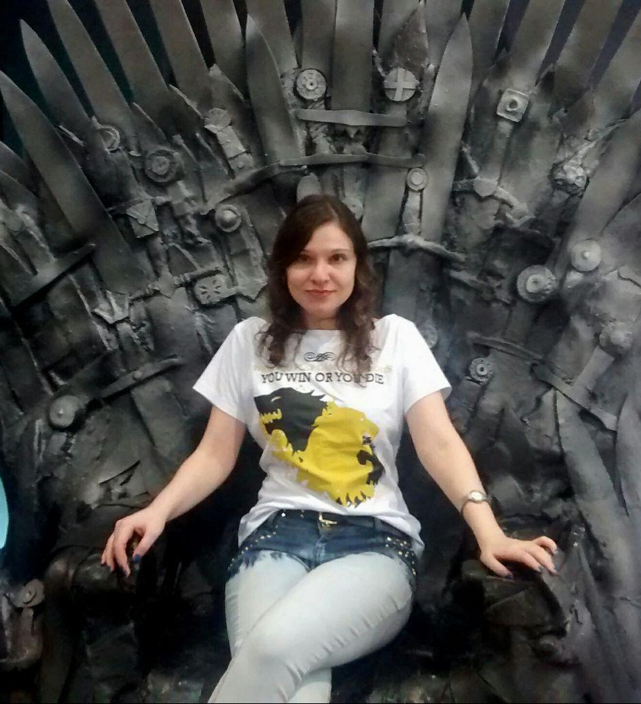 Lenise Moretti no Trono de Ferro. Foto: Acervo pessoal