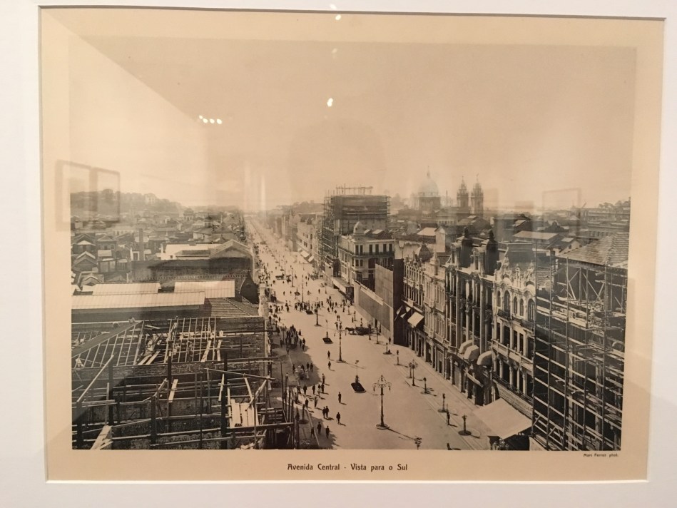 O Centro do Rio de Janeiro ainda como Avenida Central pelas lentes de Marc Ferrez. Foto: Felippe Naus