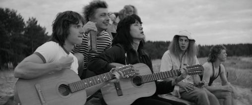 MV5BM2ZmNjc2NjctZThlYS00MDBjLWI5NGItZGY5Y2FiMGQyNzY3XkEyXkFqcGdeQXVyNDU4MTA3ODc@._V1_SX1777_CR0,0,1777,742_AL_