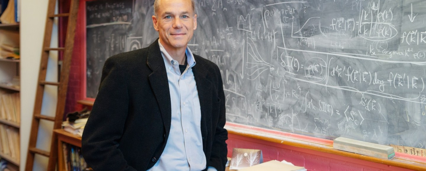 Físico brasileiro Marcelo Gleiser vence Prêmio Templeton 2019