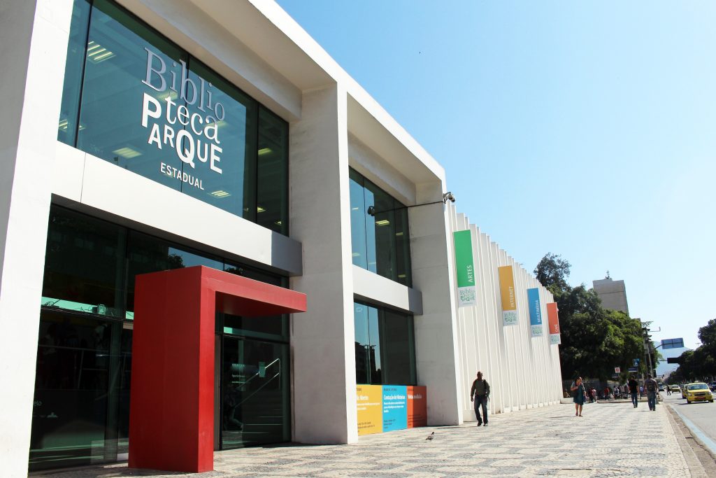 Biblioteca-Parque recebe exposição coletiva de 20 artistas | Agência UVA
